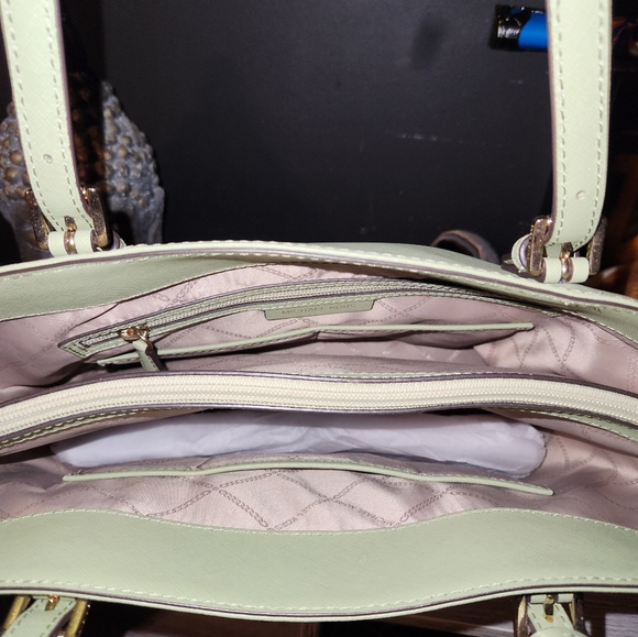 MICHEAL KORS LARGE TOTE - Picture 6 of 8